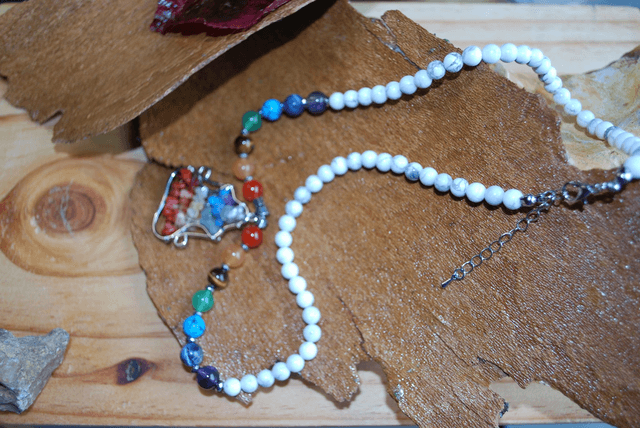 Collier howlite 7 chakras