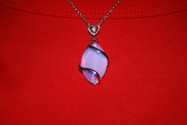 Collier en pendentif opale noble