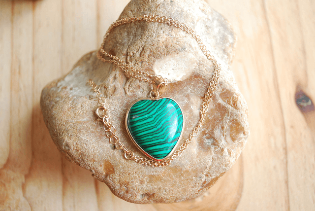 Collier pendentif cœur en malachite