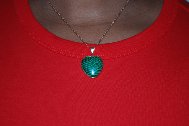 Collier pendentif cœur en malachite