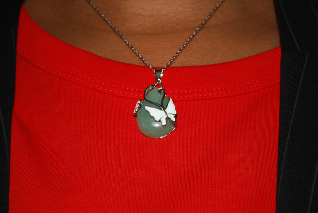 Collier pendentif en aventurine verte papillon