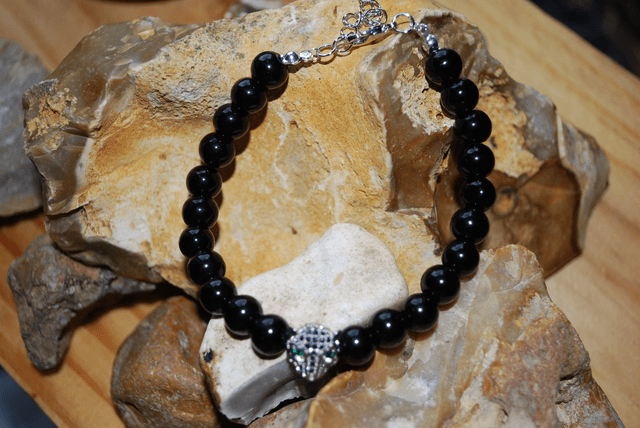 Bracelet en onyx avec pendentif tête de jaguar