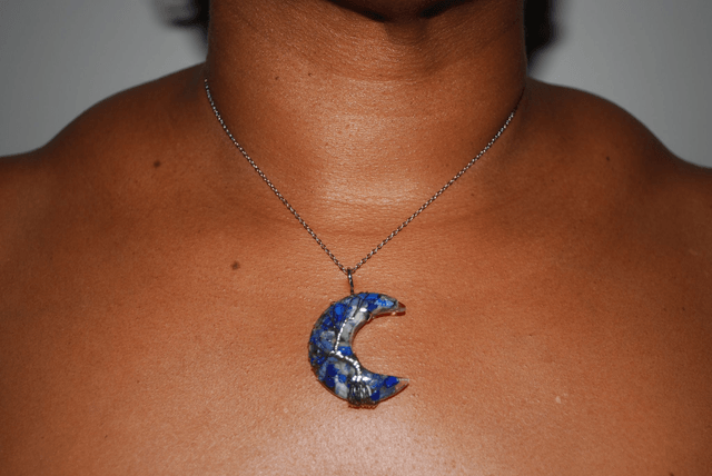 Collier demi-lune lapis-lazuli