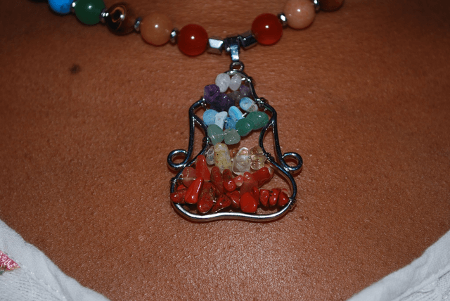 Collier en Œil de tigre et en 7 chakras