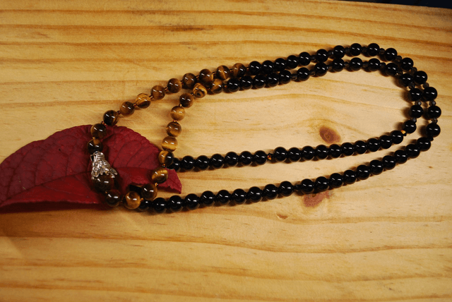 Collier en onyx et en œil de tigre 