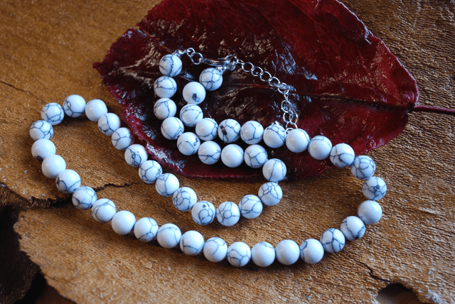 Collier en howlite