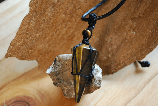 Collier pointe œil de tigre