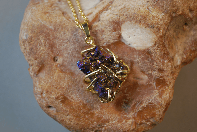 Collier en opale noble noire