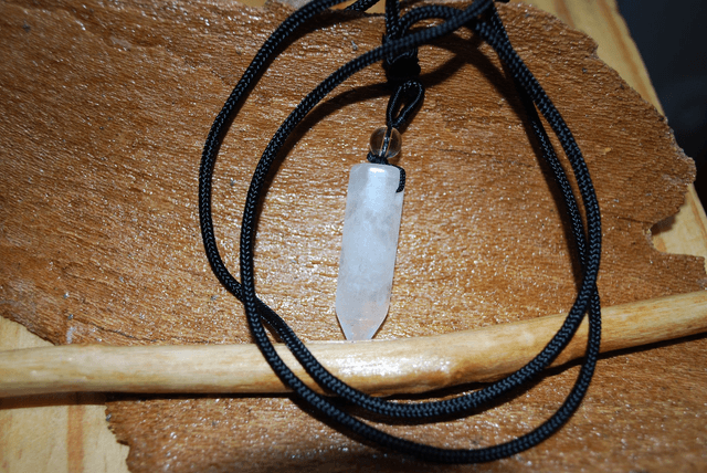 Collier cristal de roche pierre pointe