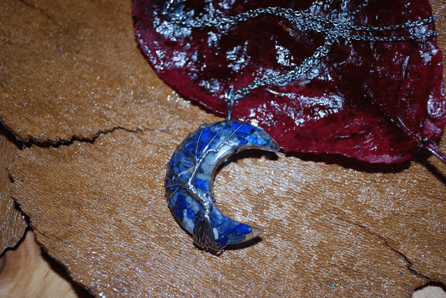 Collier demi-lune lapis-lazuli