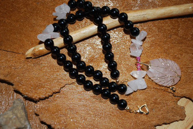 Collier quartz rose et obsidienne