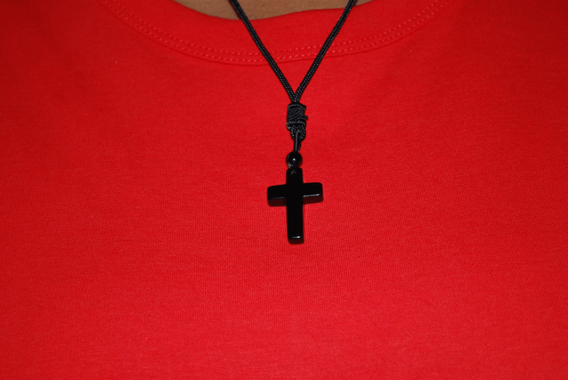 Collier croix en obsidienne