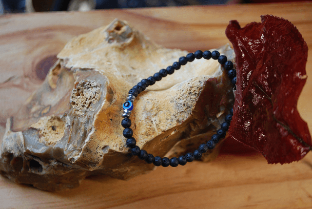 Bracelet en pierre de lave avec œil de Fatima