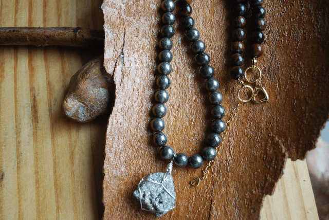 Collier en pyrite et grenat almandin