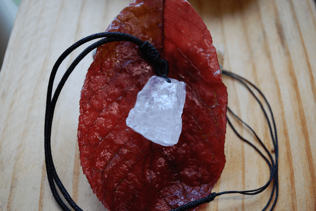 Collier cristal de roche en pierre brute