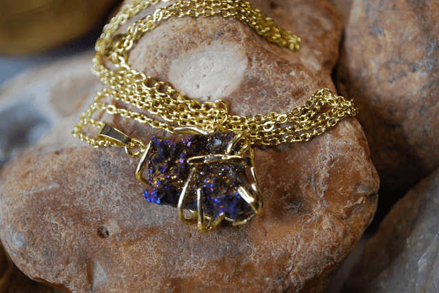 Collier en opale noble noire