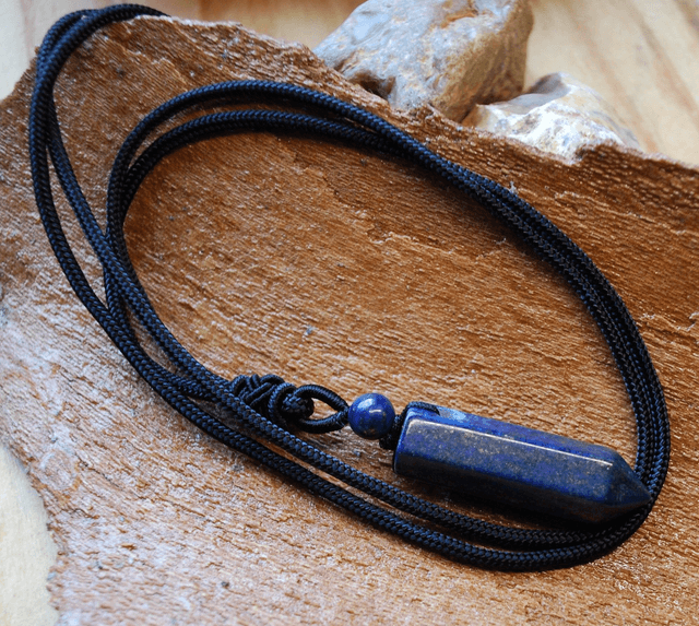 Collier lapis-lazuli pointe