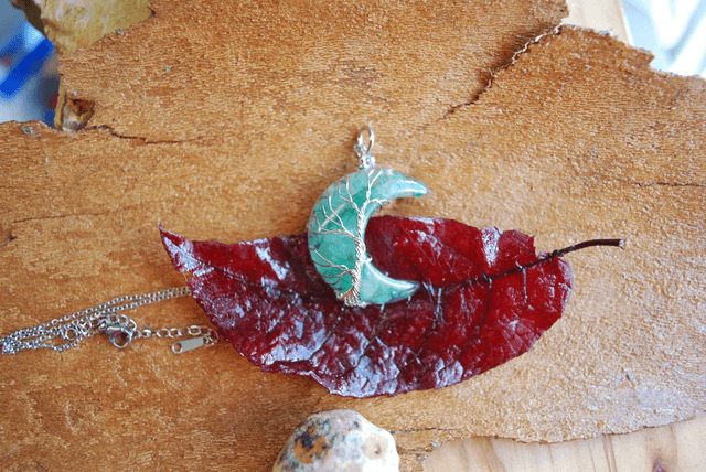 Collier demi-lune en aventurine verte