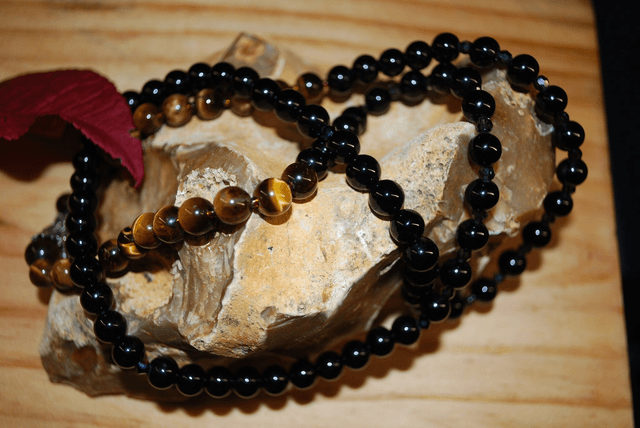 Collier en onyx et en œil de tigre 