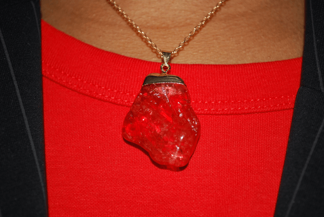 Collier pendentif rhodonite