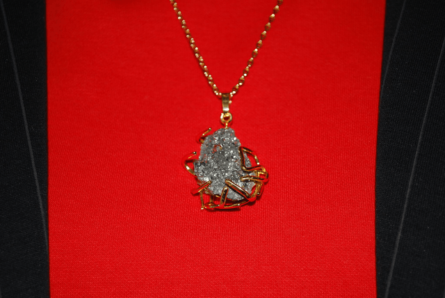 Collier long pendentif en argent natif