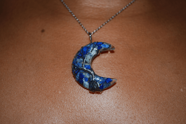 Collier demi-lune lapis-lazuli