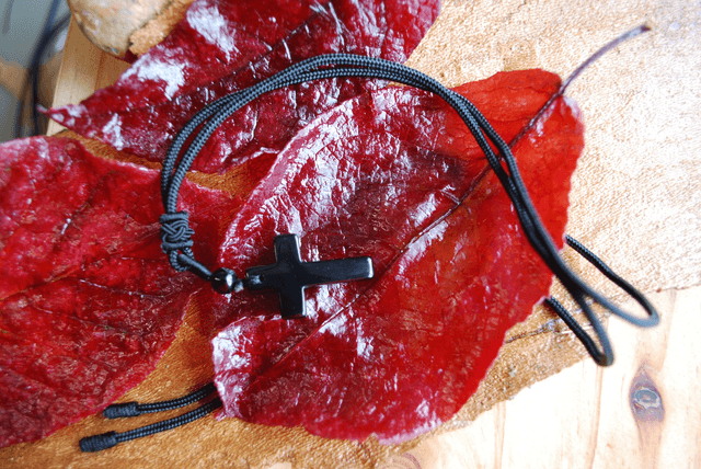 Collier croix en obsidienne