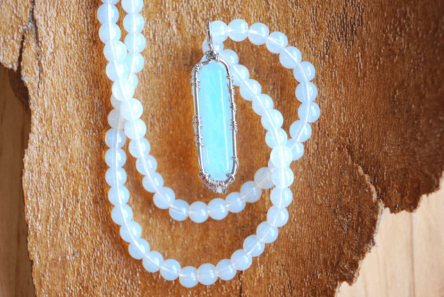 Collier long en opale noble