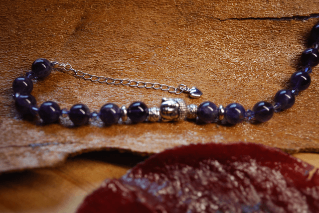 Bracelet en améthyste avec une tête de bouddha