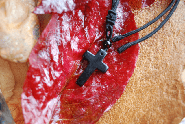 Collier croix en obsidienne