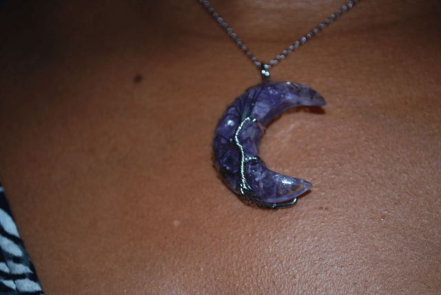 Collier demi-lune en améthyste
