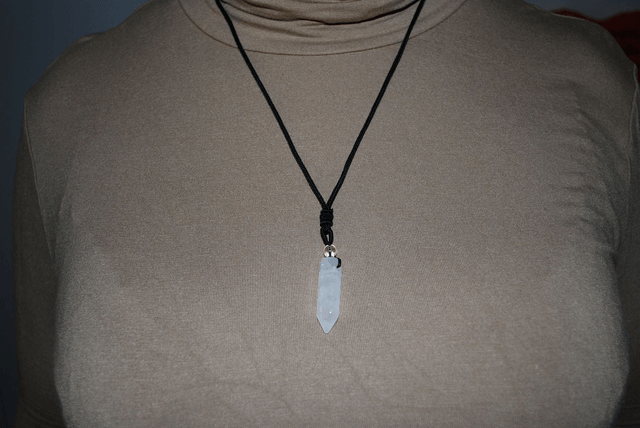 Collier cristal de roche pierre pointe