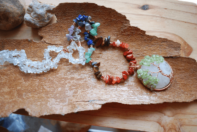 Collier cristal de roche et 7 chakras avec arbre de vie