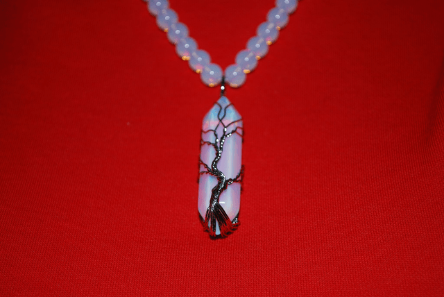 Collier long en opale noble