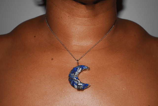 Collier demi-lune lapis-lazuli