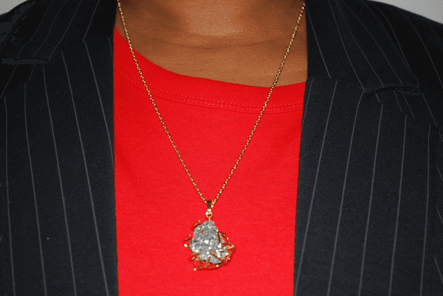 Collier long pendentif en argent natif