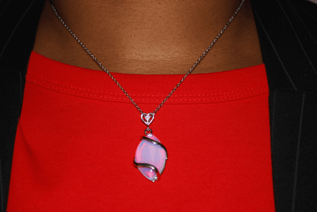 Collier en pendentif opale noble