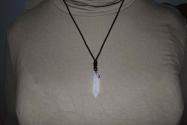 Collier cristal de roche pierre pointe