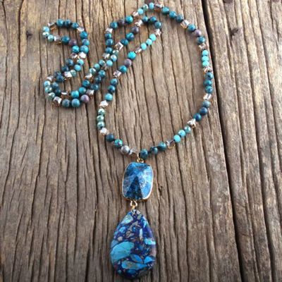 Pierre-bleue-foncée-collier-long-pour-femme