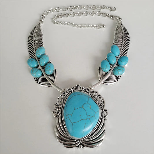 Pierre-précieuse-bleue-turquoise-collier-en-turquoise